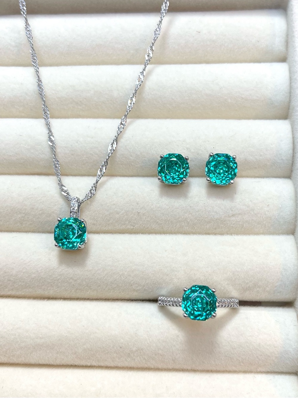 The floral fantasy cut Green CZ Necklace, Ring & Earring Set